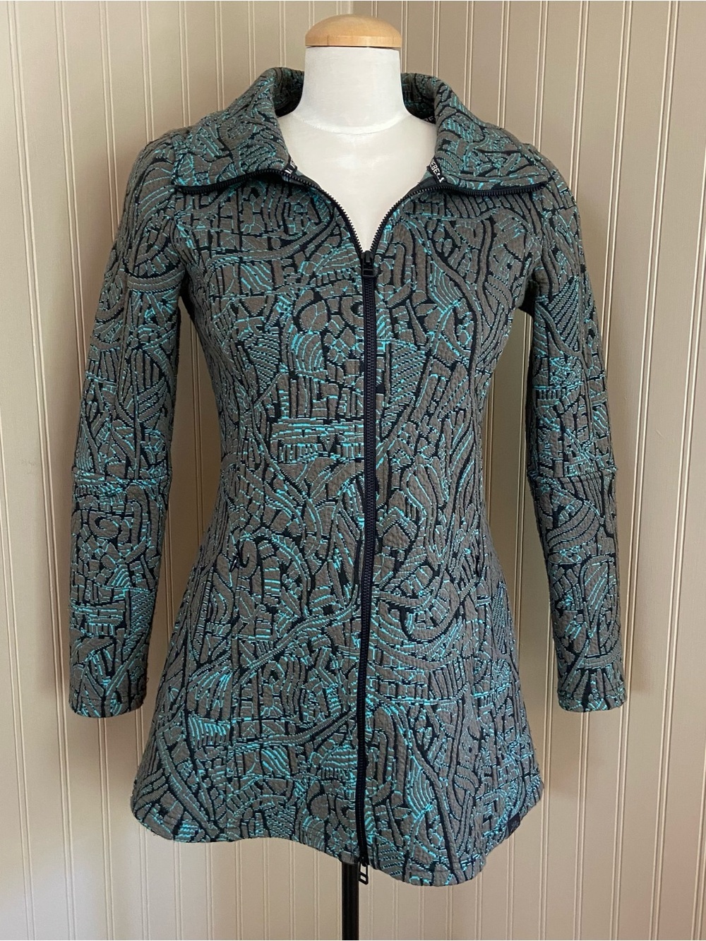 Tonia DeBellis Textured Jacket in Black and Aqua Blue Women’s Size Small